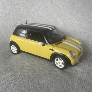 English Morris Mini - Large Toy Car